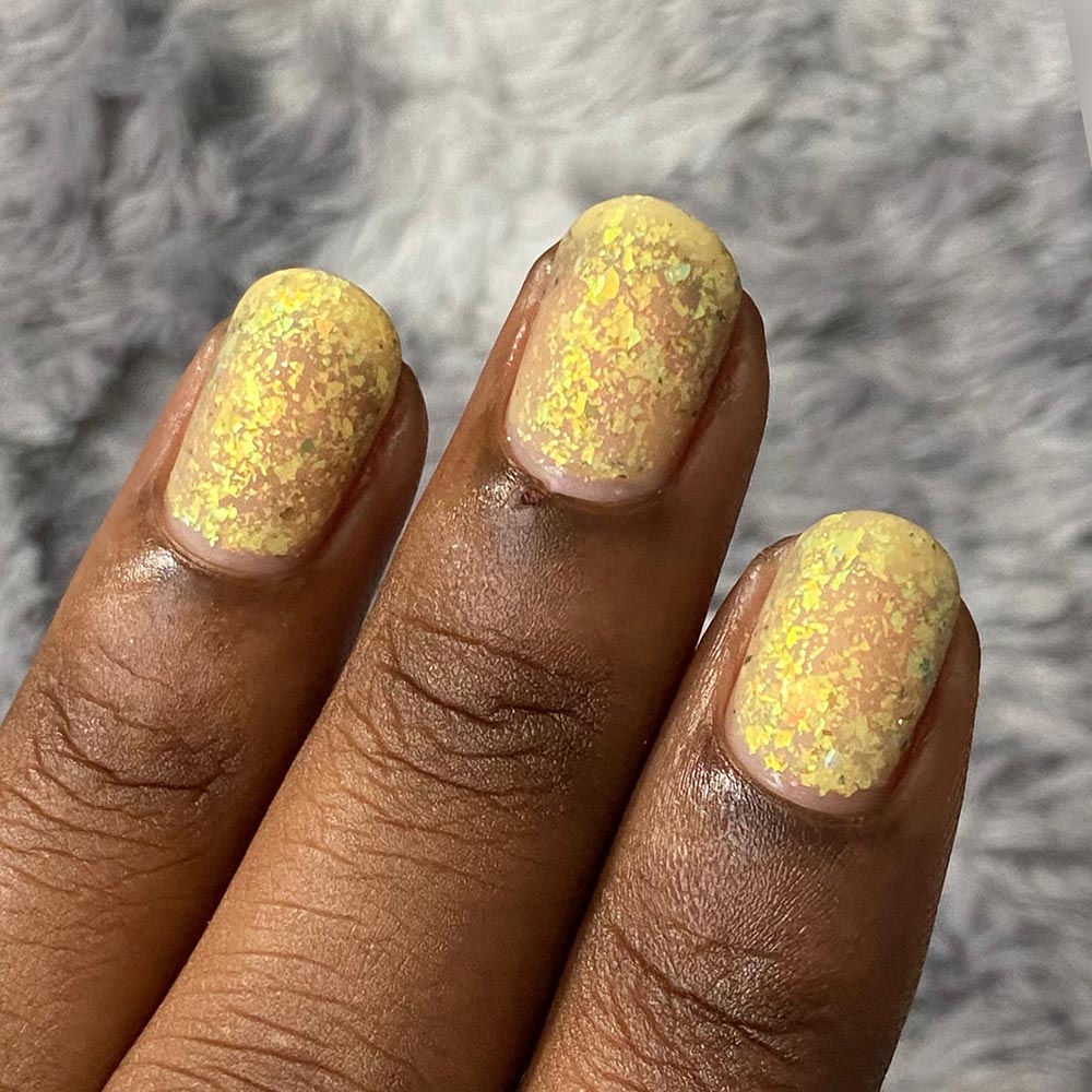 lazy daisy - Jen & Berries nail polish